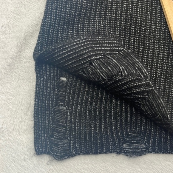 NWOT Stitches & Stripes XS Distressed Charcoal Black‎ V Neck Sweater - Picture 3 of 13